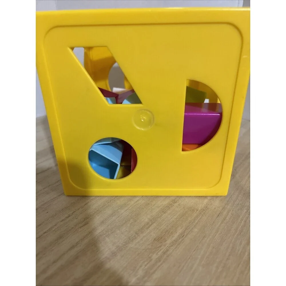 Vintage 1981 playskool Shape Sorter Form Fitter With 17 Shapes Great Clean Cond